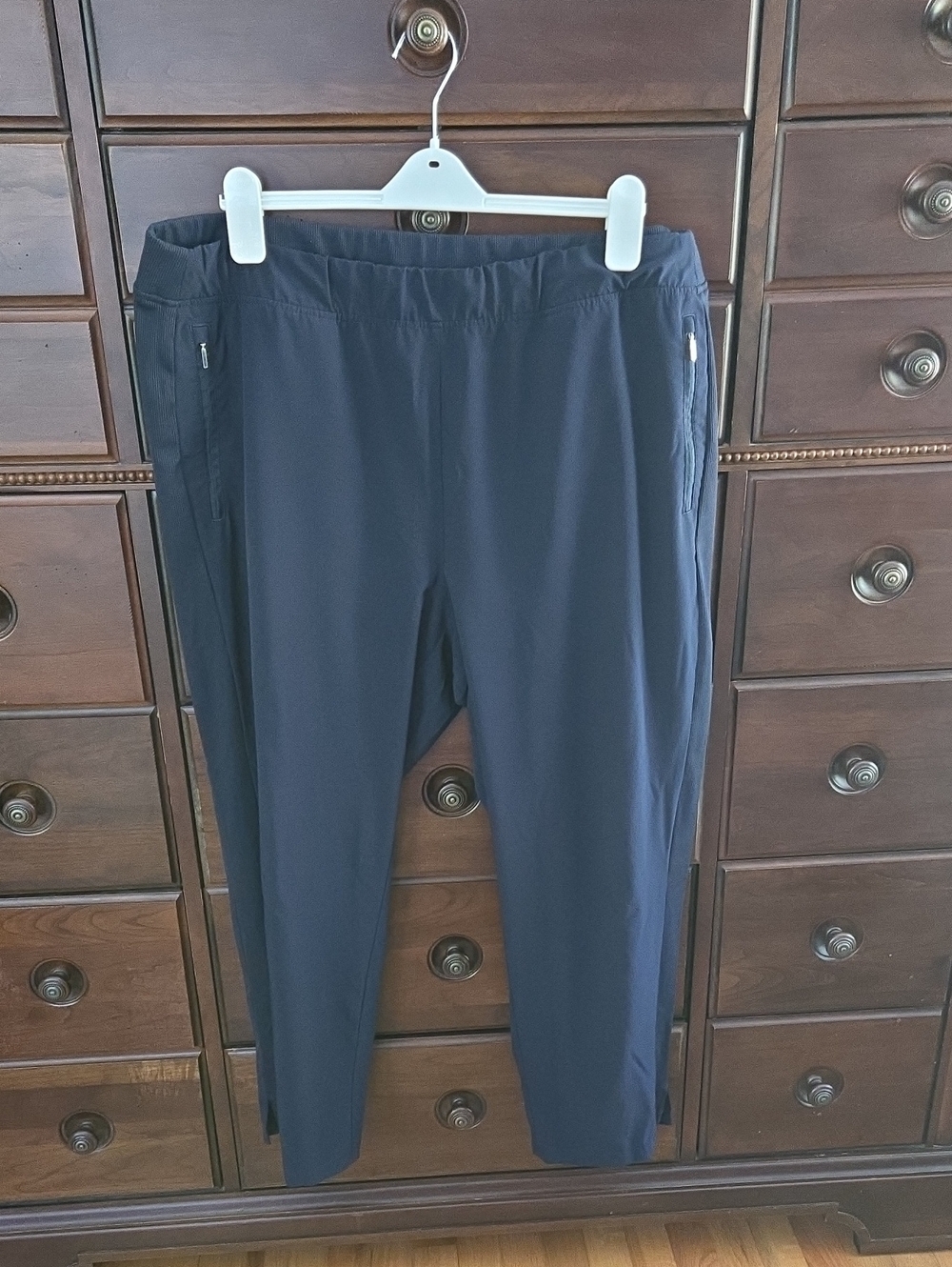 Chico's Pull On Cropped Pants in Navy  Size 4/18W